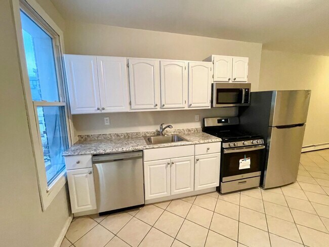 Building Photo - 380 Summit Ave