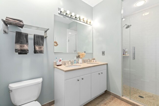 Building Photo - 1100 Adams St