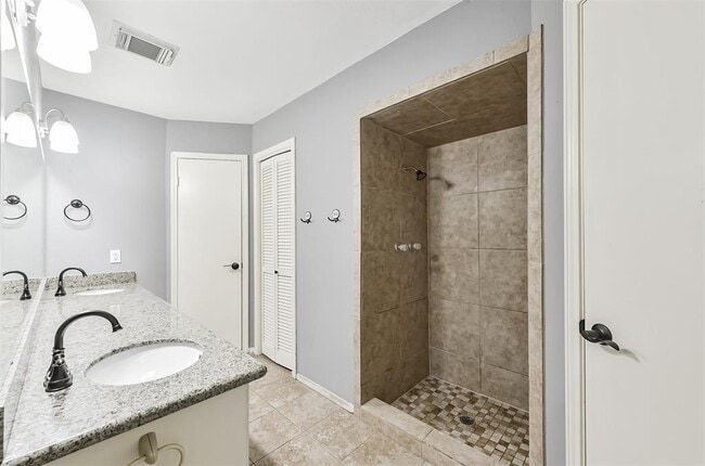 Building Photo - 5347 Lincoln Green Dr