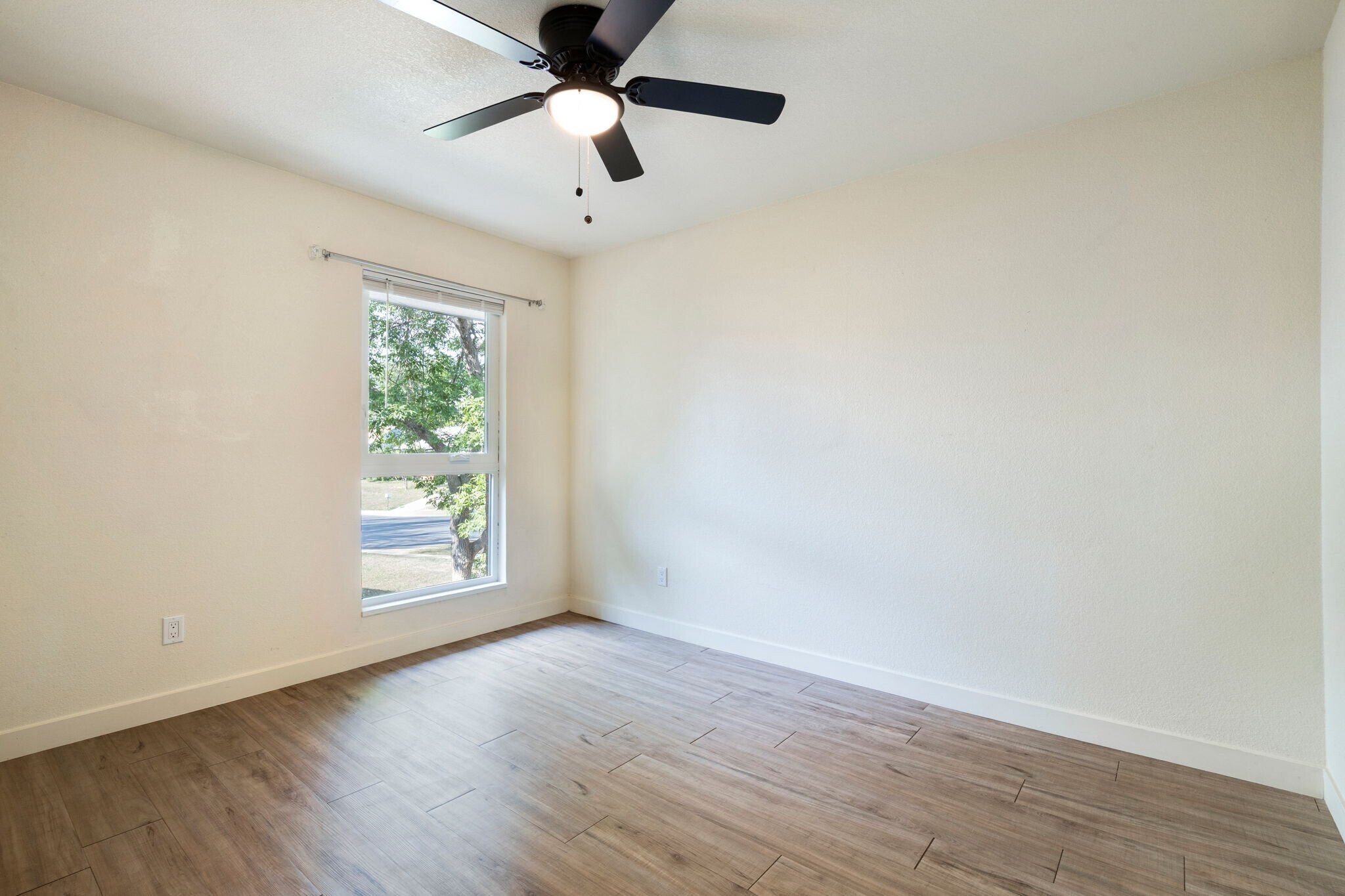 Building Photo - 1624 Banyan Dr
