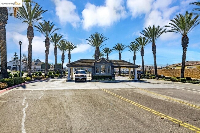Building Photo - 197 Summerset Dr