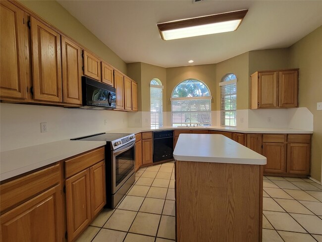 Building Photo - 7020 Goldenrod Dr