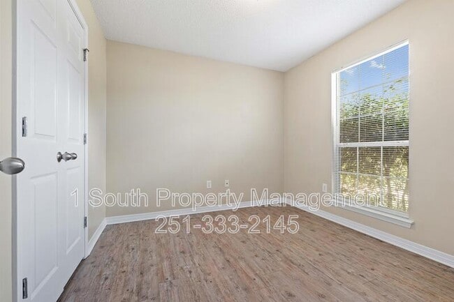 Building Photo - 1020 Hamilton Bridges Dr W