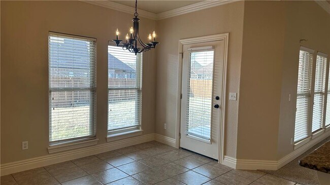 Building Photo - 2005 SW Pinoak Ave