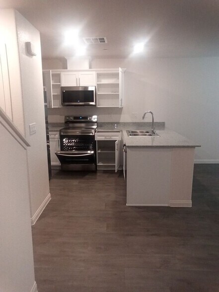 Building Photo - 2866 Coral Cascade Ct