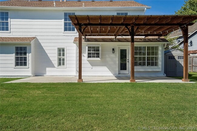 Building Photo - Beautifully Updated Broken Arrow Home!