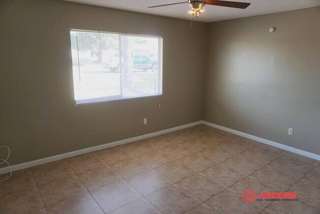 Building Photo - 209 E Harding Ave