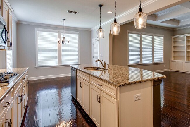 Building Photo - 9810 Glenmore Ln