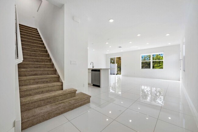 Building Photo - 214 Preserve Trl S