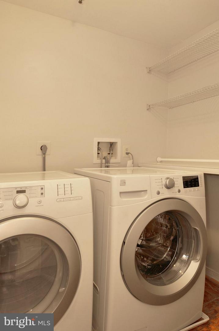 Building Photo - 13103 Millhaven Pl