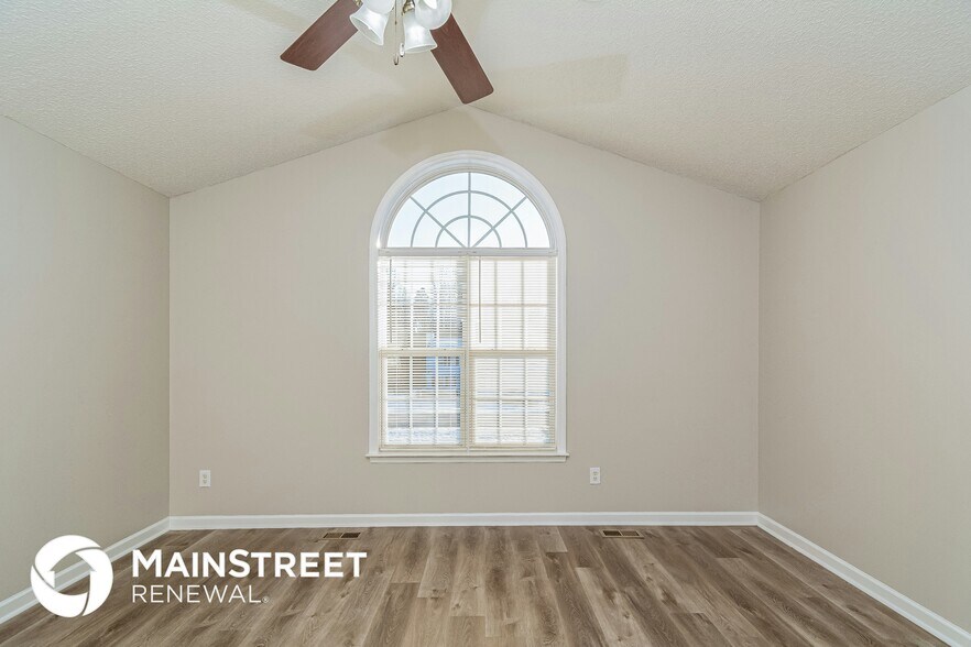 Building Photo - 5129 Peakwood Dr