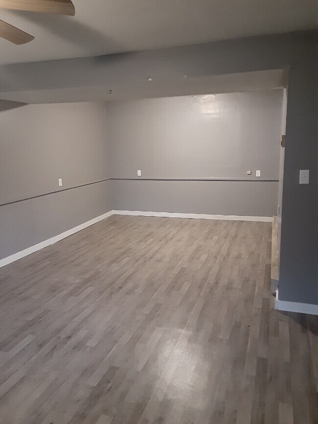 Building Photo - 2813 Brookview Ave