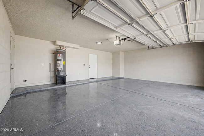 Building Photo - 7637 W North Ln