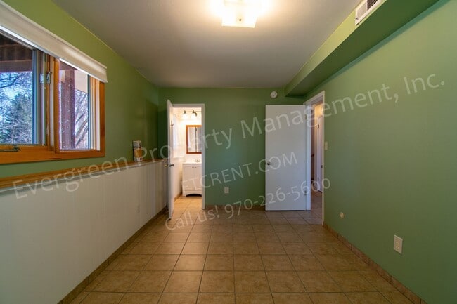 Building Photo - 2206 Wakefield Dr