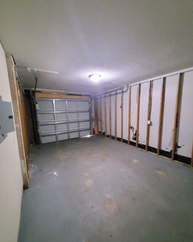 Building Photo - 6506 Colonial Dr