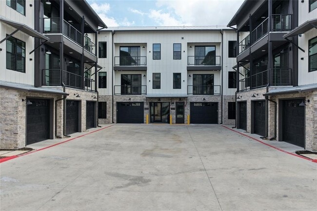 Building Photo - 630 Central Pkwy