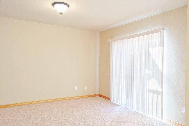 Building Photo - 2829 W Hillshire Dr