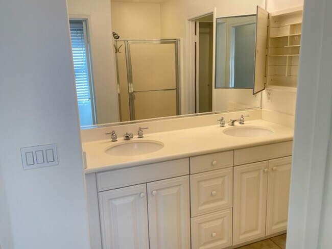 Building Photo - **Coming Soon**3 Bedroom 2 Bath Home in th...