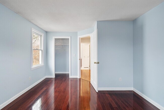 Building Photo - 29 Lamplighter Ln