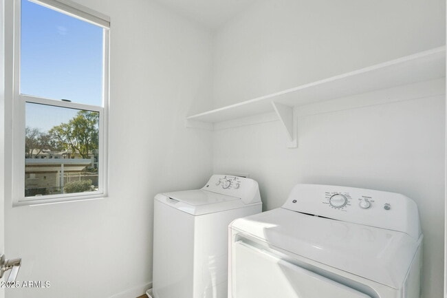 Building Photo - 225 N Pleasant Dr