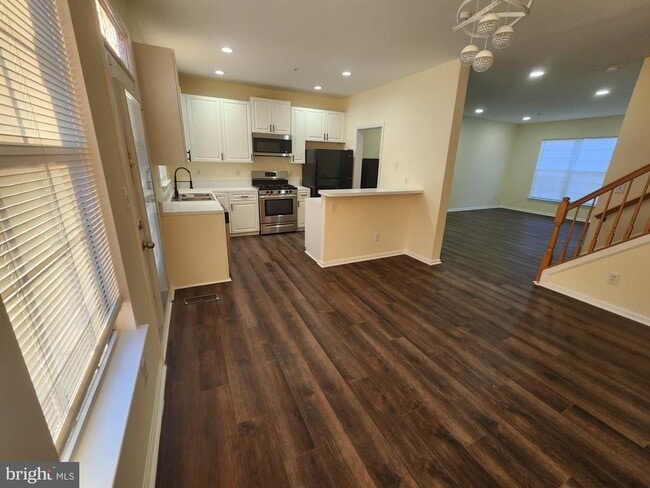 Building Photo - 14120 Silver Teal Way