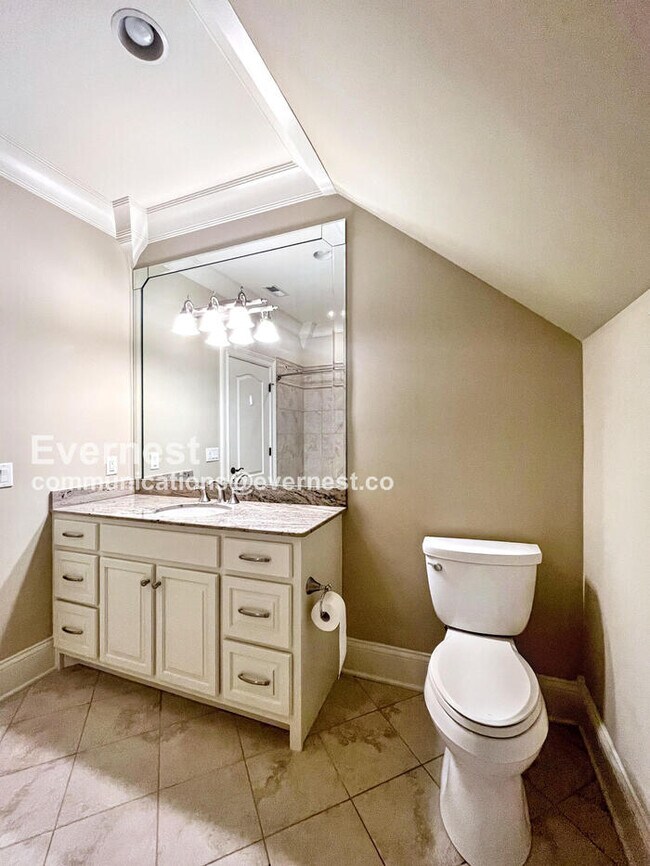 Building Photo - 9558 Hampton Reserve Dr