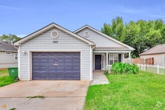 Building Photo - Charming 3 bedroom 2 bath Ranch style home...
