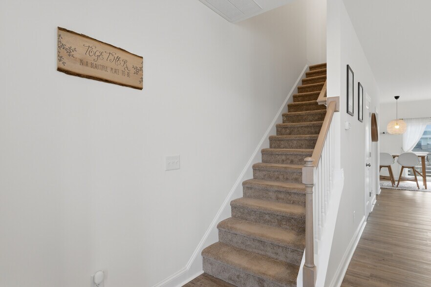 Building Photo - 4744 Siddons Dr