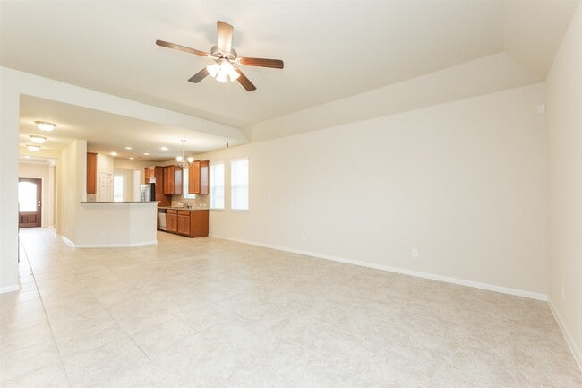 Building Photo - 16915 Sedum Grn