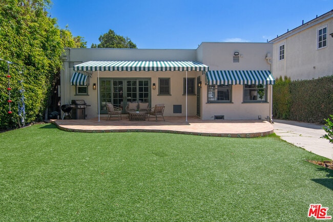 Building Photo - 121 S Poinsettia Pl