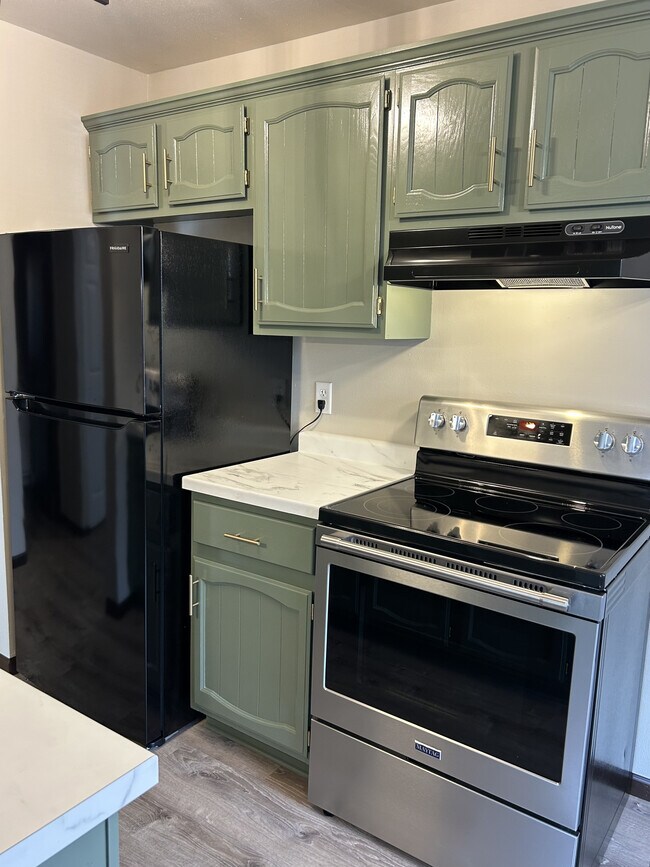 Building Photo - 2125 Camelot Court