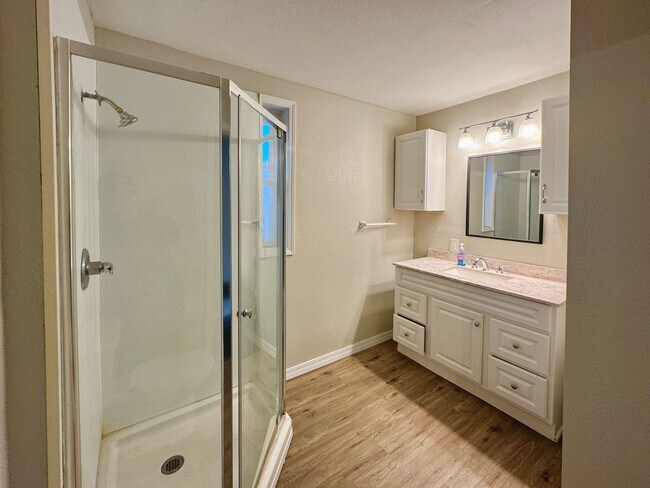 Building Photo - 2 Bedroom/ 1 Bath Home Between Cave City and Batesville!