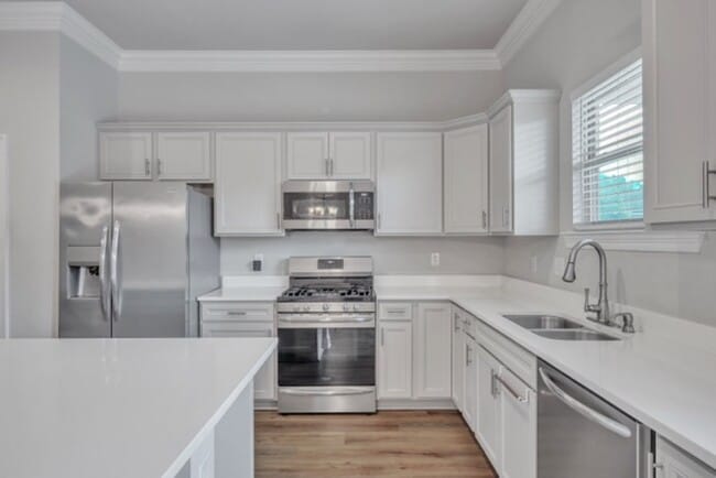 Building Photo - 4 Bedroom House Near LSU on Burbank