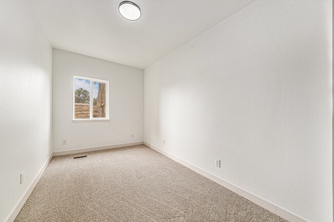 Building Photo - 919 36th St