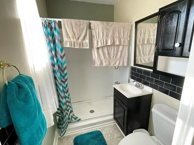 Building Photo - 314 W Station St