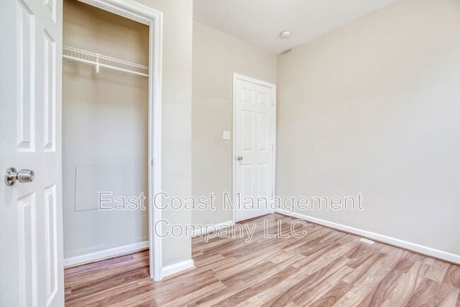 Building Photo - 402 E Lorraine Ave