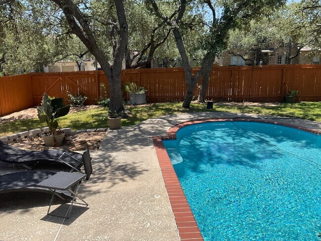 Building Photo - 4 Bedroom Oasis with Pool, Close to Milita...