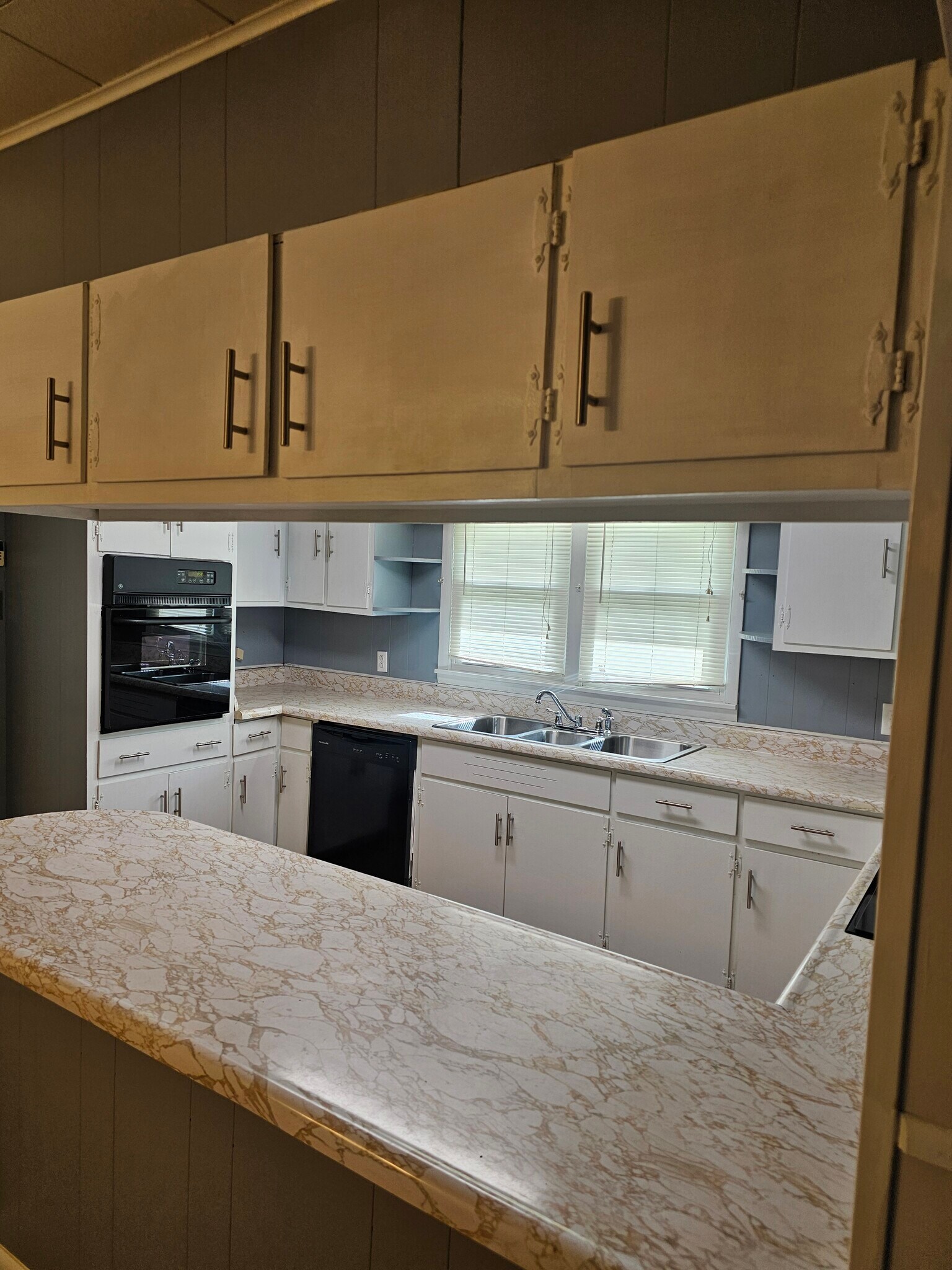 Building Photo - 1927 Lone Oak Rd