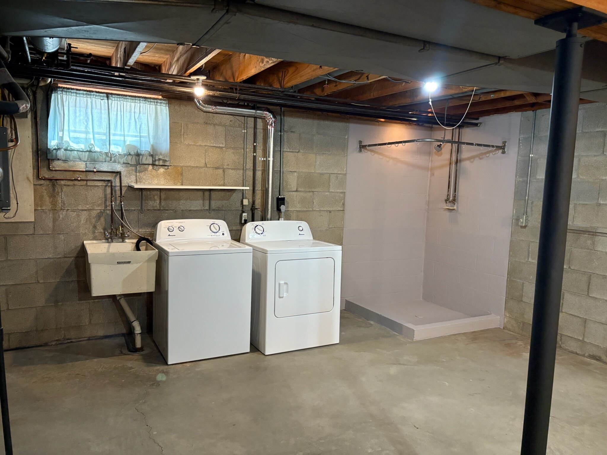 Building Photo - 1812 2nd St