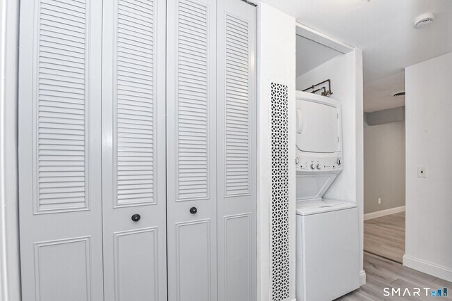 Building Photo - 28 Mill Hill Rd