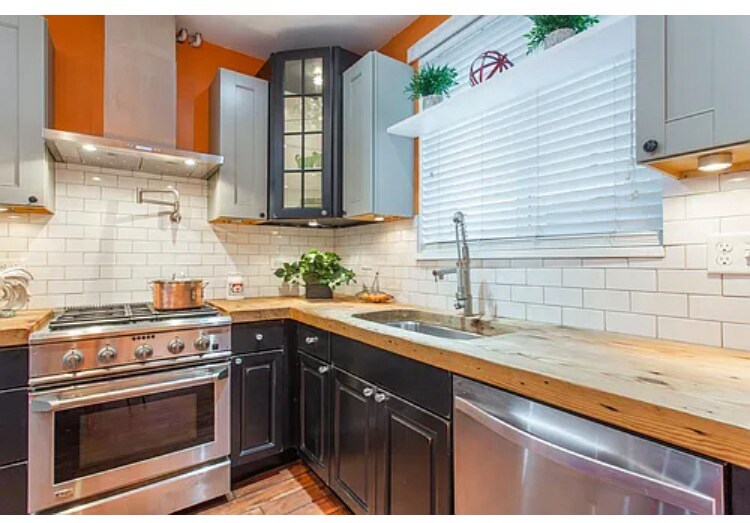 Building Photo - 823 S Hutchinson St