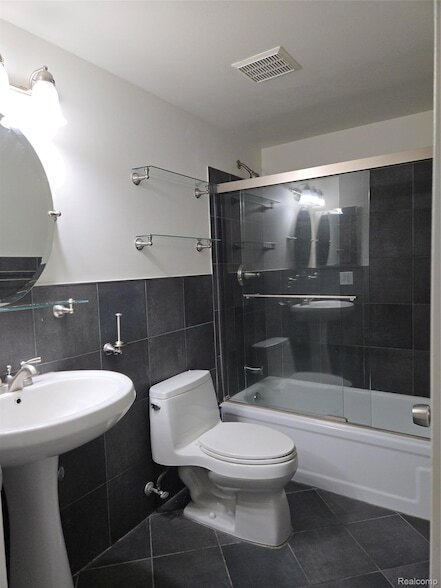 Building Photo - 1160 Catalpa Dr