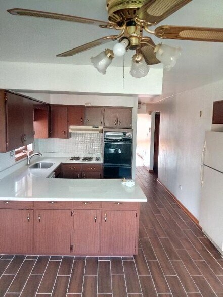 Building Photo - 6042 S Kolmar Ave