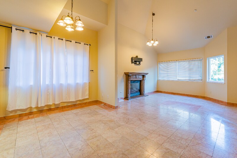 Building Photo - 120 Caldecott Ln