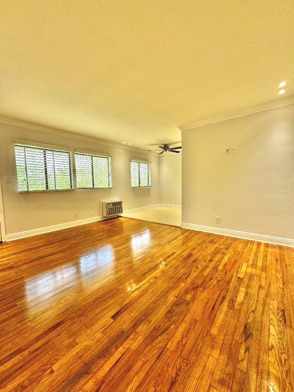 Building Photo - 1506 S Barrington Ave