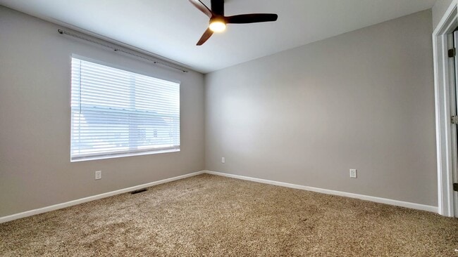 Building Photo - 1533 Tall Grass Prairie Dr