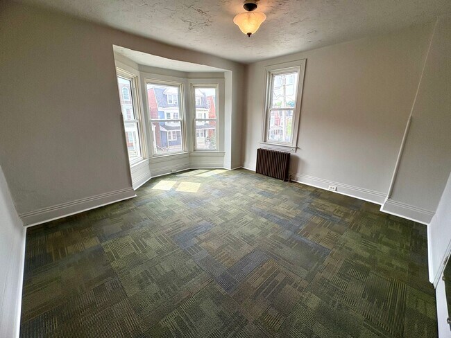 Building Photo - 923 W Princess St