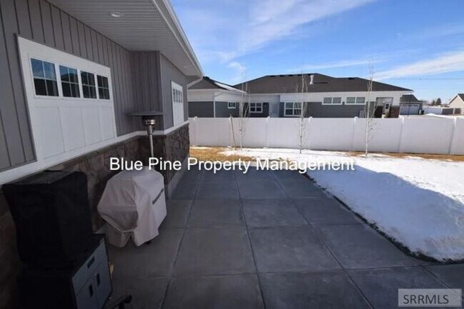 Building Photo - 705 Birmingham Ln