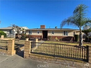 Building Photo - 706 W Orangethorpe Ave