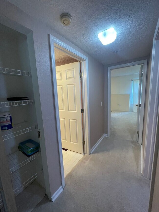 Building Photo - Two Bedroom Condo with an Office – Funished or Unfurnished Available!